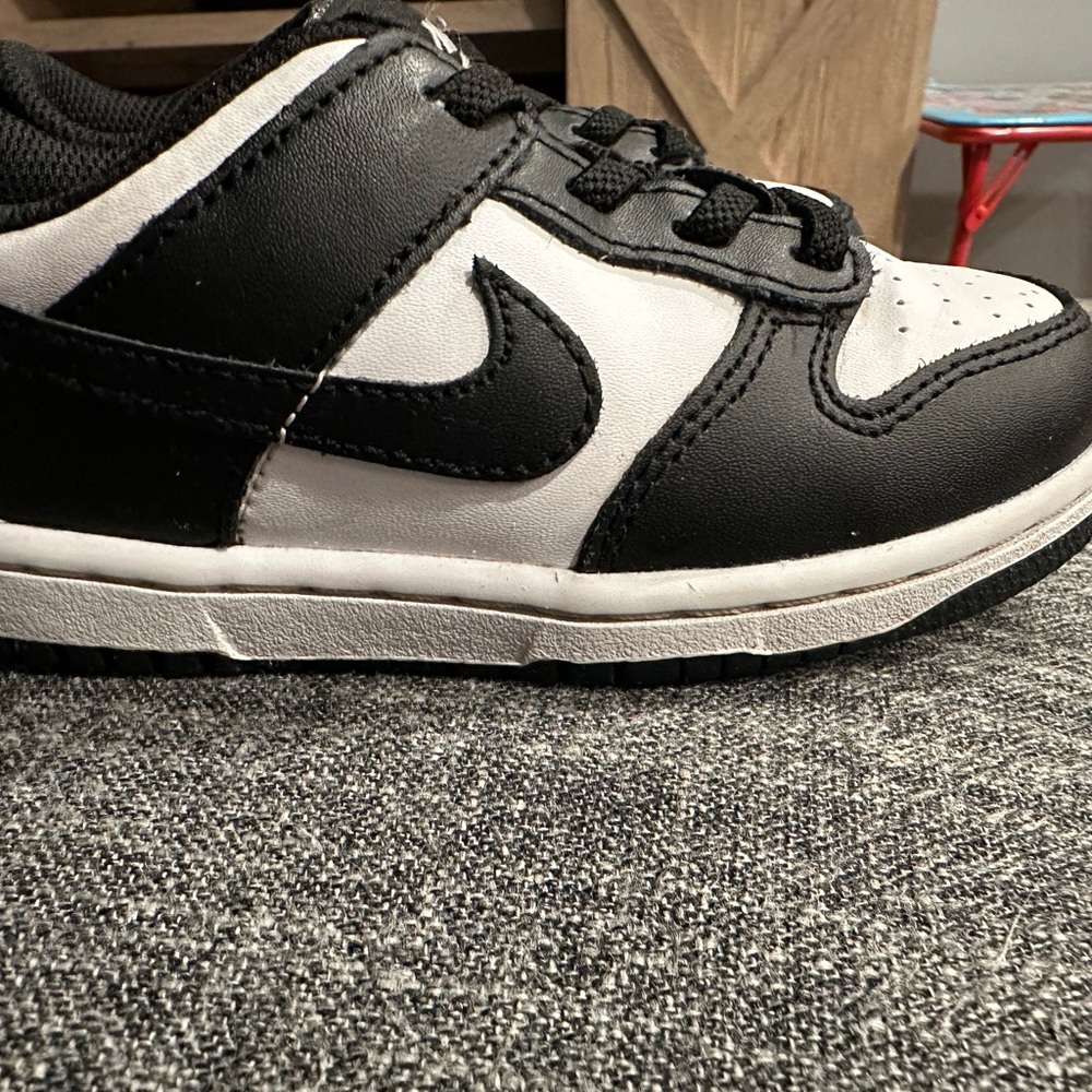 Nike panda Dunks. Gently worn. Toddler 9c